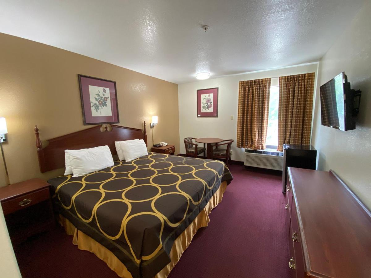 Super 8 By Wyndham Kinder/Coushatta Near Casino Eksteriør bilde