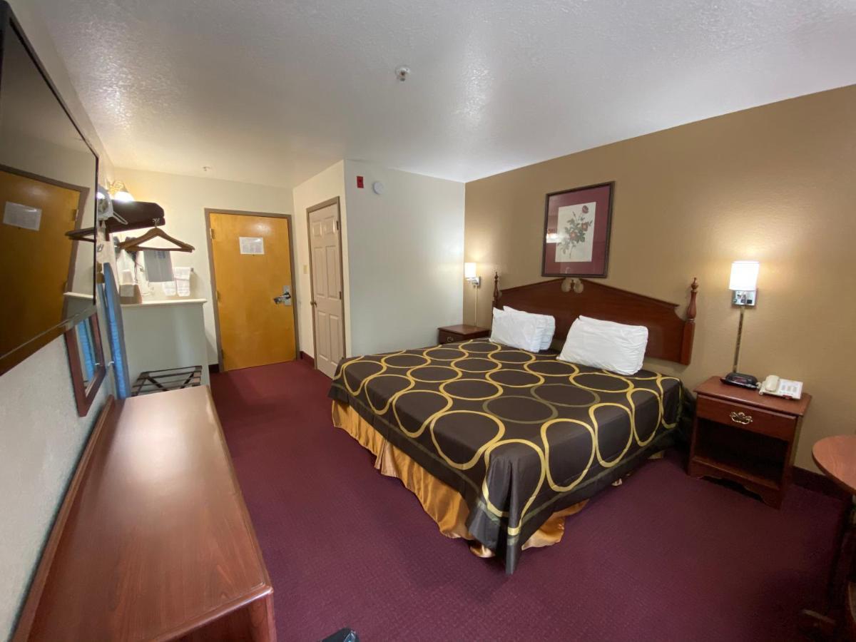Super 8 By Wyndham Kinder/Coushatta Near Casino Eksteriør bilde