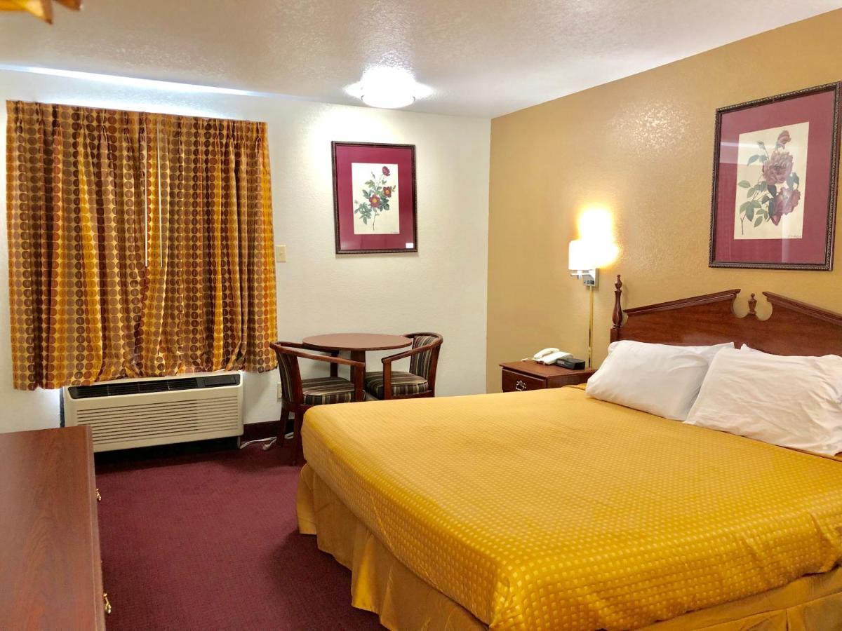 Super 8 By Wyndham Kinder/Coushatta Near Casino Eksteriør bilde